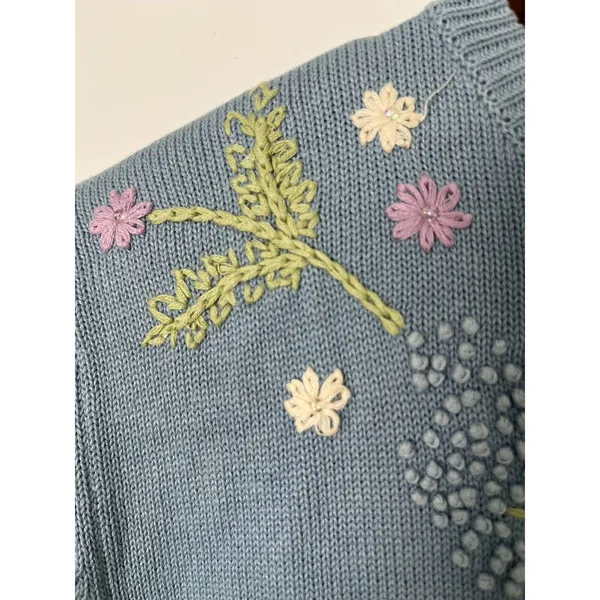 VTG Alfred Dunner Embroidered Floral Beaded Pastel Blue Pullover PS - Image 7