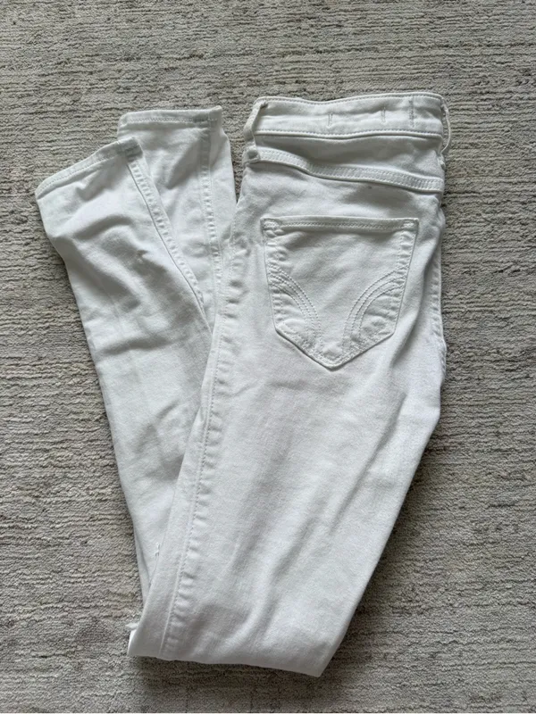 Hollister White Distressed Skinny Jeans (Size 0R) - Image 3