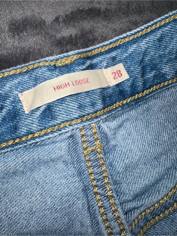 Levi’s High Loose Jean Size 28 - Image 7