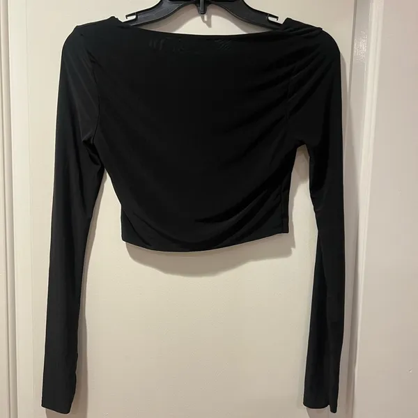 PrettyLittleThing Elegant Black Long Sleeve Crop Top - Image 2