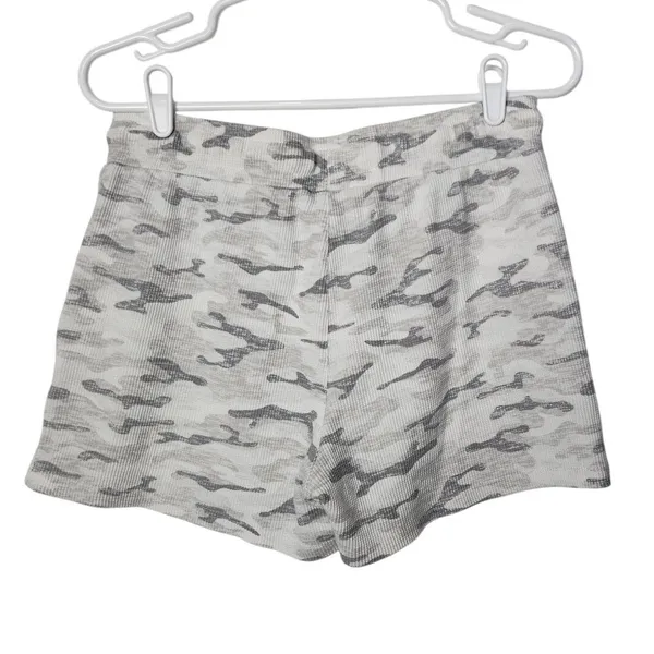 Rachel Zoe Gray Camouflage Waffle Knit Drawstring Lounge Casual Shorts Medium - Image 2