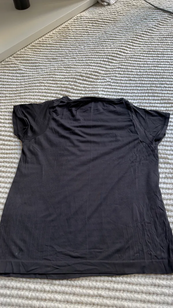 All in motion black workout tee small - Image 4