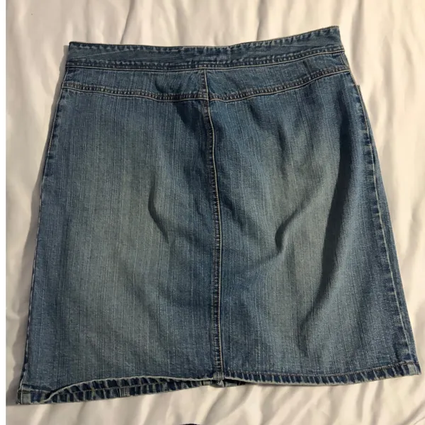 Old Navy Blue Jeans Button Front‎ Denim Mini Skirt Medium Wash Womens 12 - Image 4