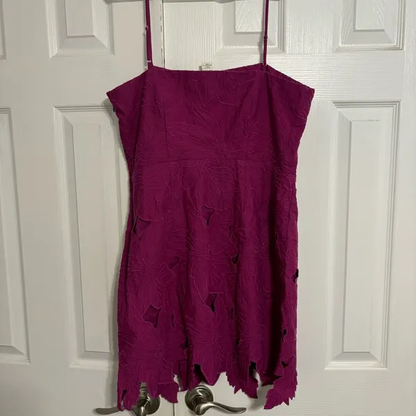 H&M Embroidered Floral Magenta Dress NWT - Image 4