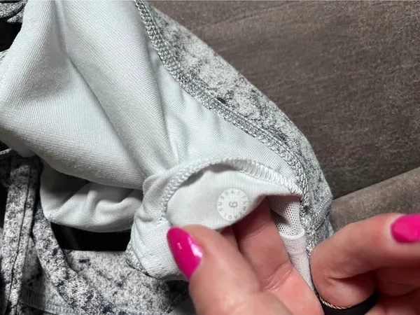 Lululemon sports bra size 6 - Image 5