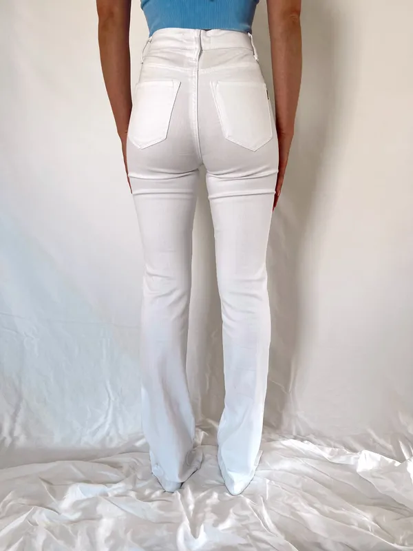 White Jeans Vibrant Miu Slit Flare - Image 3
