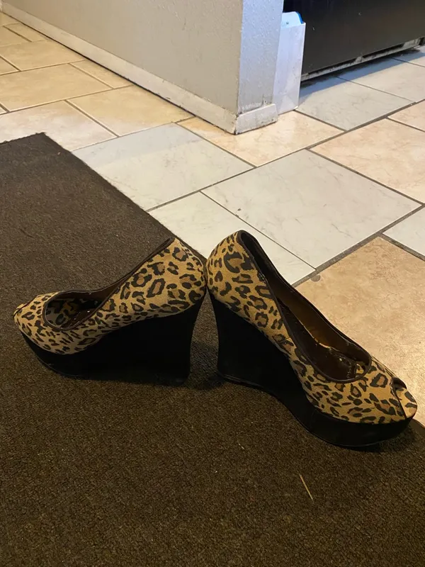 Leopard Peep - Image 2