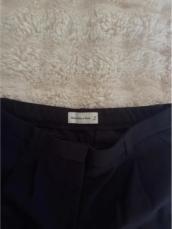 Abercrombie & Fitch Women's Black Shorts - Image 2