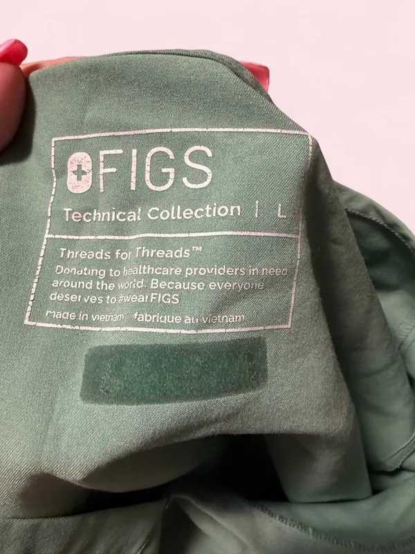 Figs Women's Green V-Neck Scrub Top - Image 3