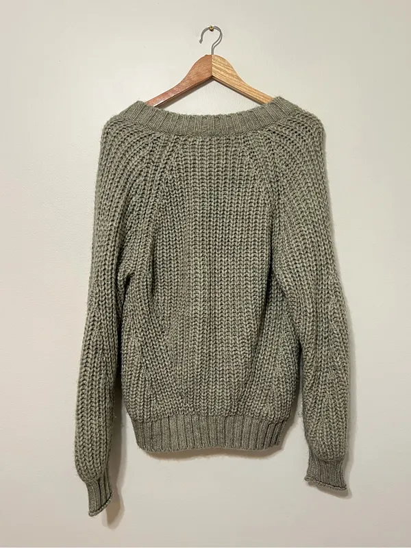 American Eagle Chunky Oversized V-Neck Sweater Size Small Sage Olive Green - Image 4