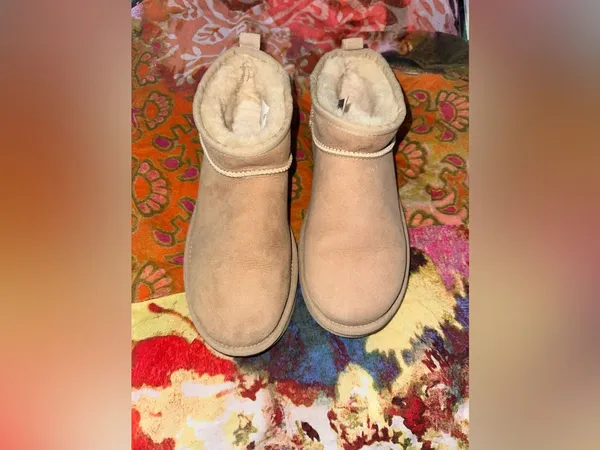 UGG Classic Ultra Mini $165MSRP - Image 3