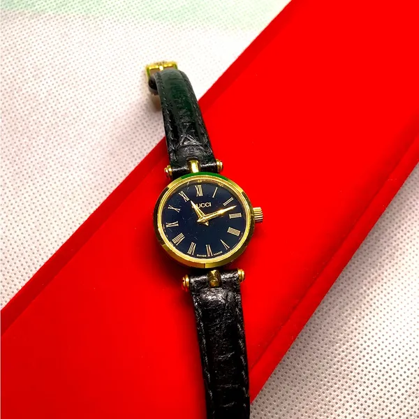 Super CUTE ladies GUCCI SHELLY LINE watch🌹🌹🌹 - Image 13