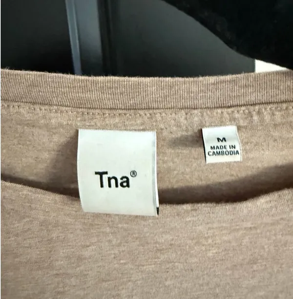 Aritzia TNA Baby Tee Cropped - Image 3