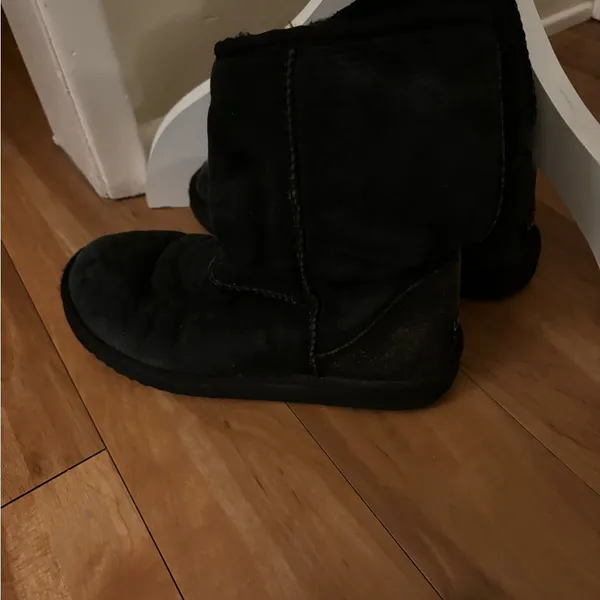 UGG Black Short Classic  Boots Size 6W - Image 4