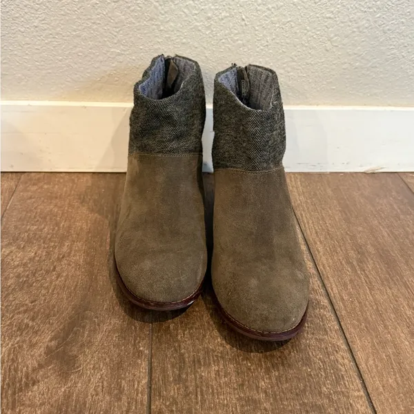 Toms Leila Olive Green Ankle‎ Booties Size 8 - Image 3