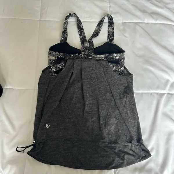 Lululemon Womens 4 Sports Bra Peplum‎ Tank Top Built In Bra Gray Floral Yoga - Image 3
