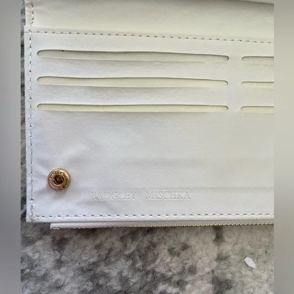 Badgley Mischka white slim quilted vegan long cards wallet NWT - Image 8