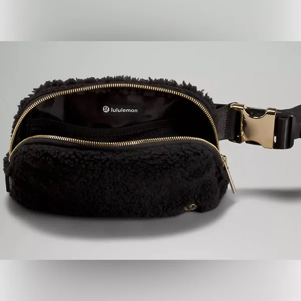 NWT Lululemon Everywhere Fleeced Belt Bag Black - Image 3