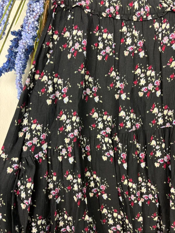 Universal Threads tiered Black Maxi Skirt with Pink & White Floral Print - Image 3