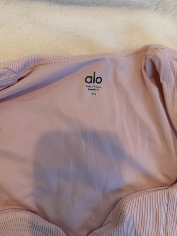 Alo Yoga - Image 2