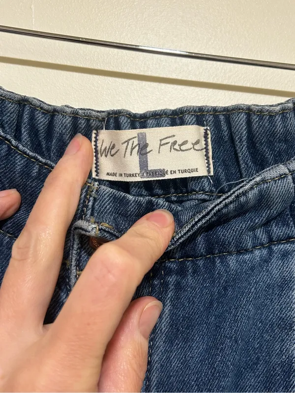 We The Free All Star Pull on Low Slung Cargo Barrel Leg Jeans Size Large - Image 3
