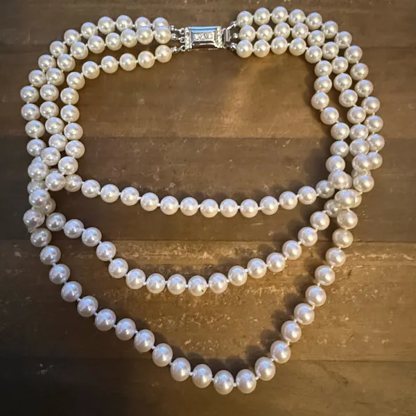 Vintage Carolee triple strand layered faux pearl necklace - Image 3