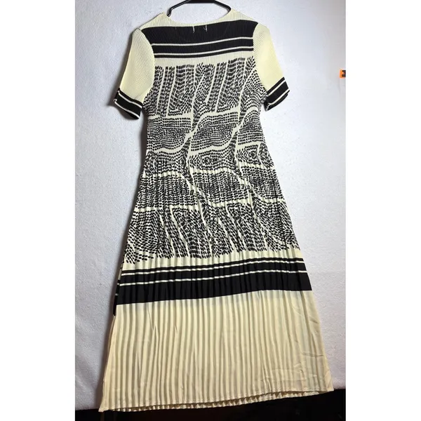 Kindred Pleated Maxi Dress M Cream Black Abstract Geometric Short Sleeve Print - Image 4