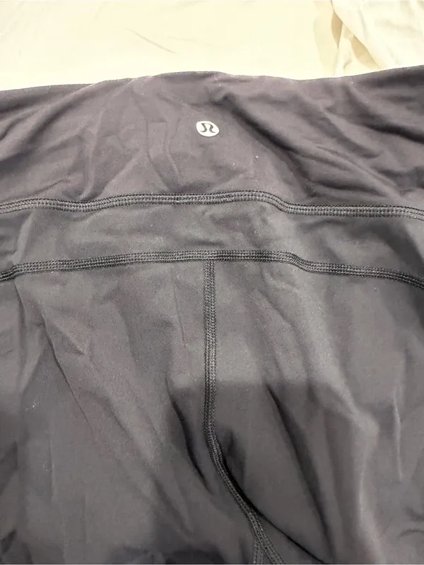 Lululemon Black Capri Women’s Leggings Size 10 Pull Over Pockets - Image 2