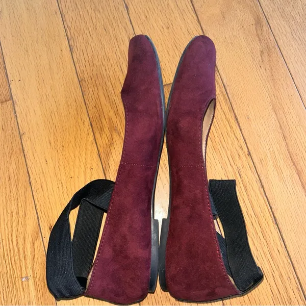 New directions burgundy flats with Black Straps burgundy size 8 - Image 2