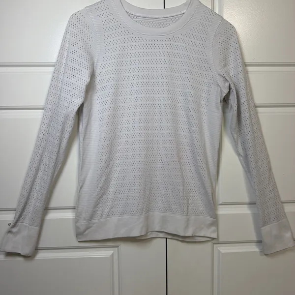 Lululemon Swiftly Tech Long Sleeve Women 4 Light Gray Perforated Mesh Top - Image 4