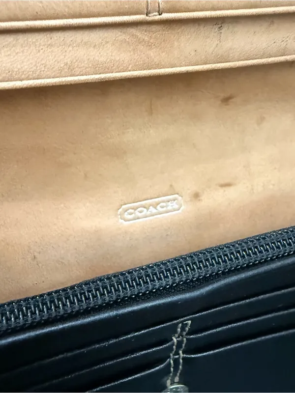 COACH Soho Buckle Classic Black Leather Contrast Stitch Tan Lining Bifold Wallet - Image 15