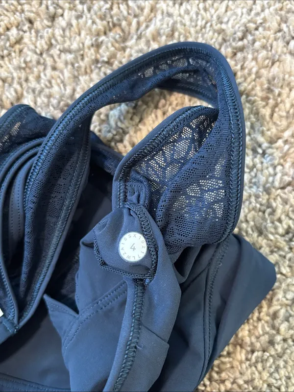 Lululemon Twist & Train Bra size 4 - Image 4