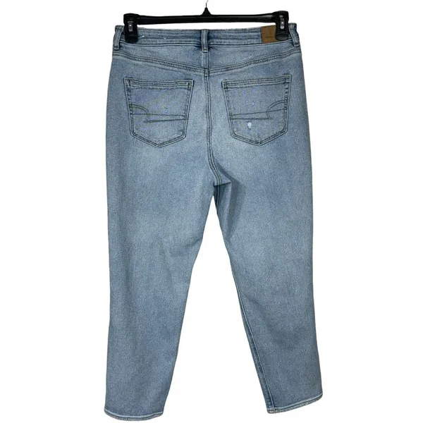 American Eagle SZ 10 SHORT Mom Jeans Distressed Hi-Rise Zip-Fly Light Wash Blue - Image 5