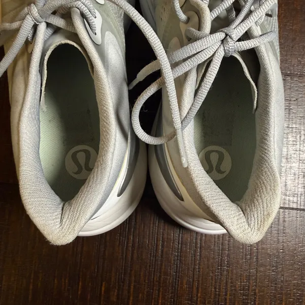 Lululemon Blissfeel Running Shoes Womens Light Grey Silver Athletic Sneakers 9 - Image 8