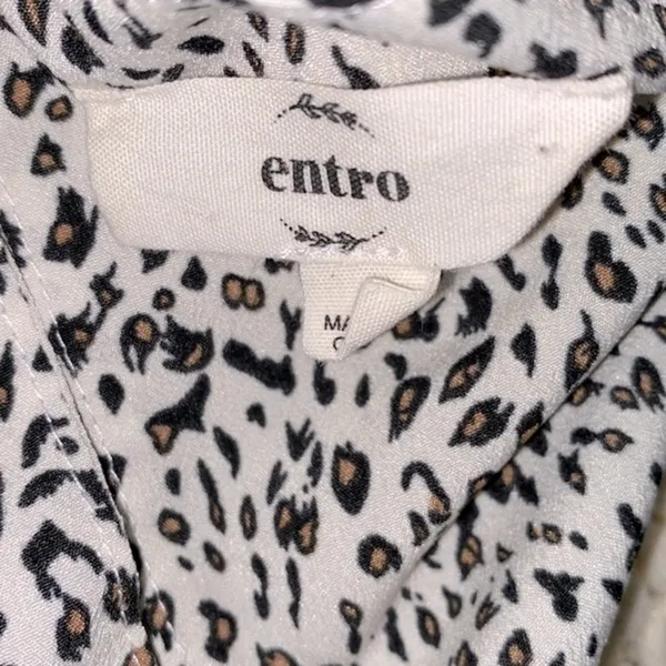 Entro leopard print top size large - Image 4