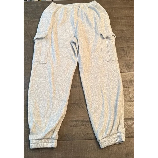 Universal Thread Women's Light Gray Sweatpants Size Medium - Image 5