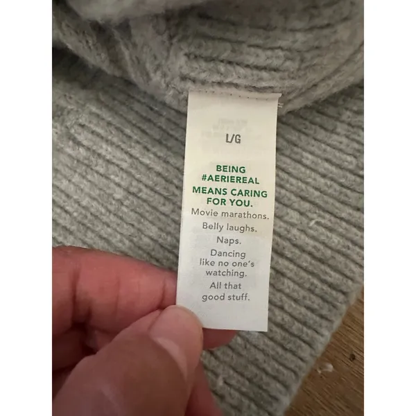 Aerie Gray Oversized Cable Knit Crewneck Sweater - Size Large - Image 4