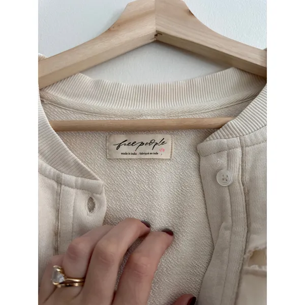 FREE PEOPLE Fluttercape Cream Sweatshirt Size Small - Image 5
