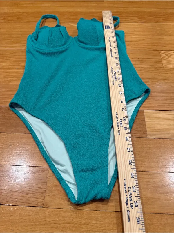 NWT Cupshe one piece swimsuit size medium. - Image 3