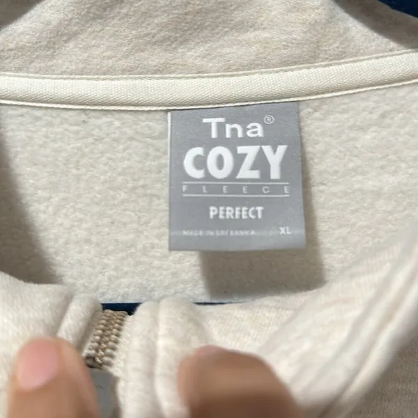 Aritzia Tna Cozy Fleece Perfect Cropped 1/4 Zip Fleece Top Sz XL Color is Cream - Image 4