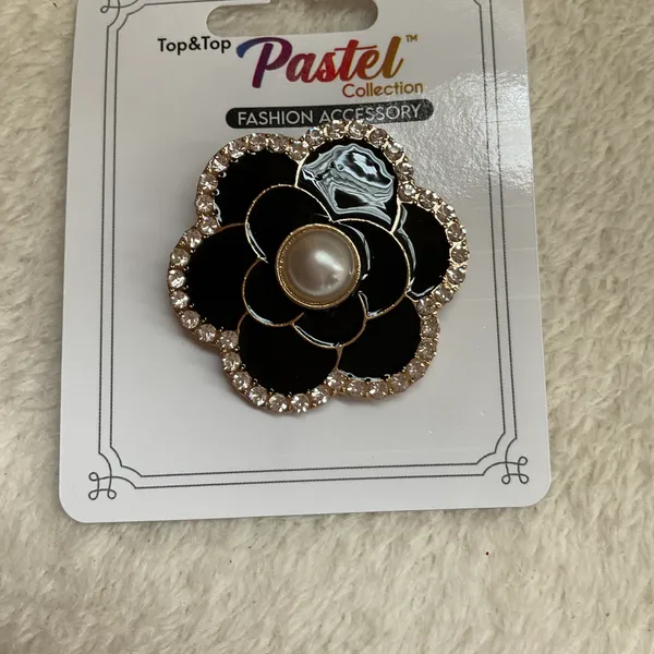Black enamel faux pearl brooch - Image 2