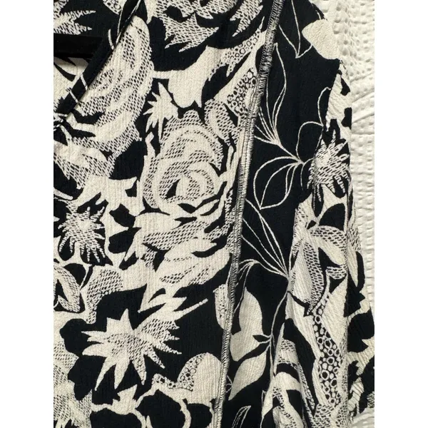 Women Draper and Damons PXL Rayon Black Off White‎ Floral Button Pullover Blouse - Image 6
