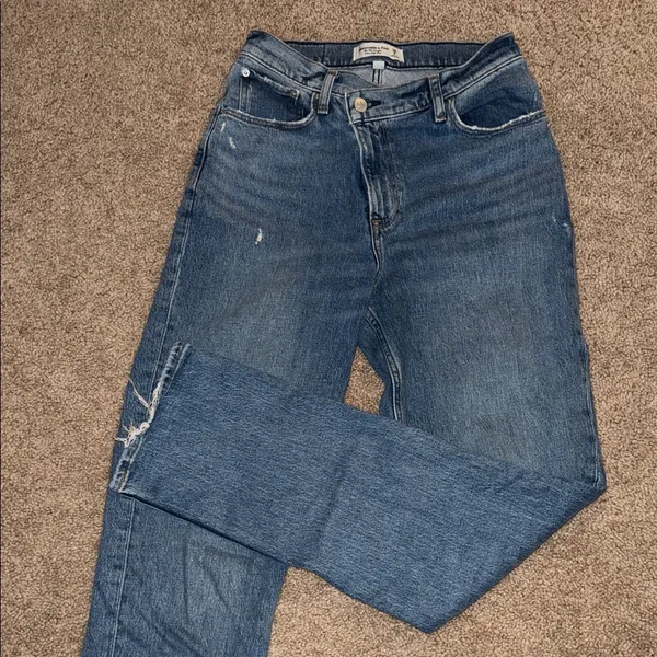 Abercrombie 90’s Straight Curve Love Jeans - Image 2