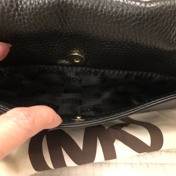 Michael Kors Black Shoulder Bag with Gold Accents - Image 3