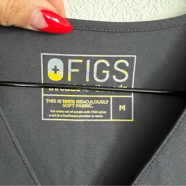 FIGS Charcoal Grey/Yellow Four-Pocket Scrub Top. Size Medium - Image 8