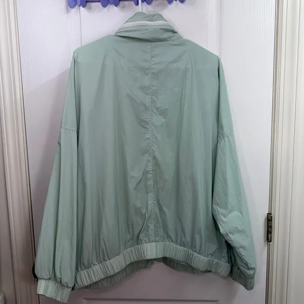 Fabletics mint green lightweight full zip pocket hooded windbreaker jacket XXL‎ - Image 7