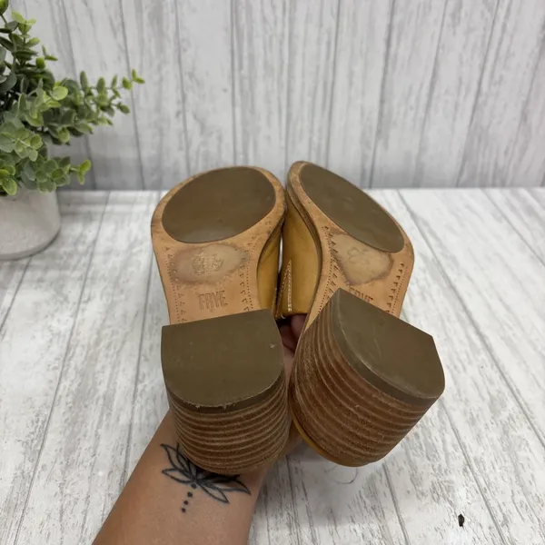 Womens Size 6.5 Frye Leather Slip On Sandals EUC - Image 6