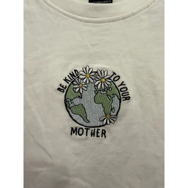 Vibe N White Be Kind To‎ Your Mother Earth Daisy Embroidered Crop Tee Shirt XS - Image 2