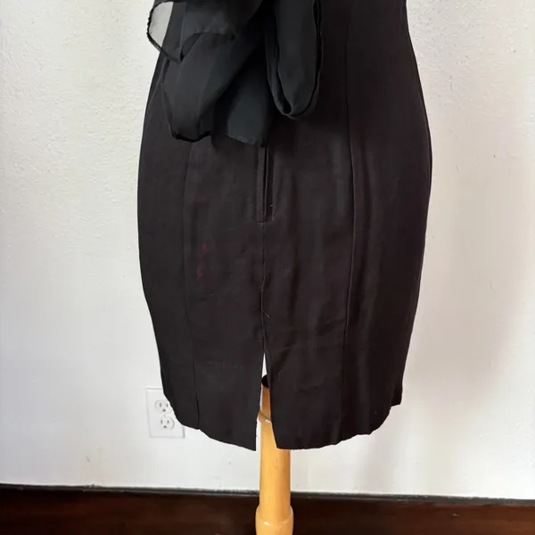 Scarlett Black Sleeveless Cocktail Gown - Image 12