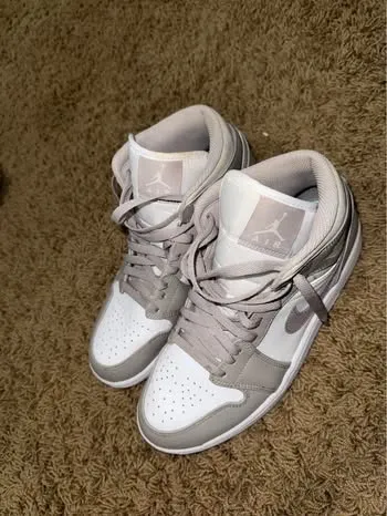 Air Jordan Nike 1 Mid - Image 2